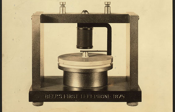 first-bell-telephone