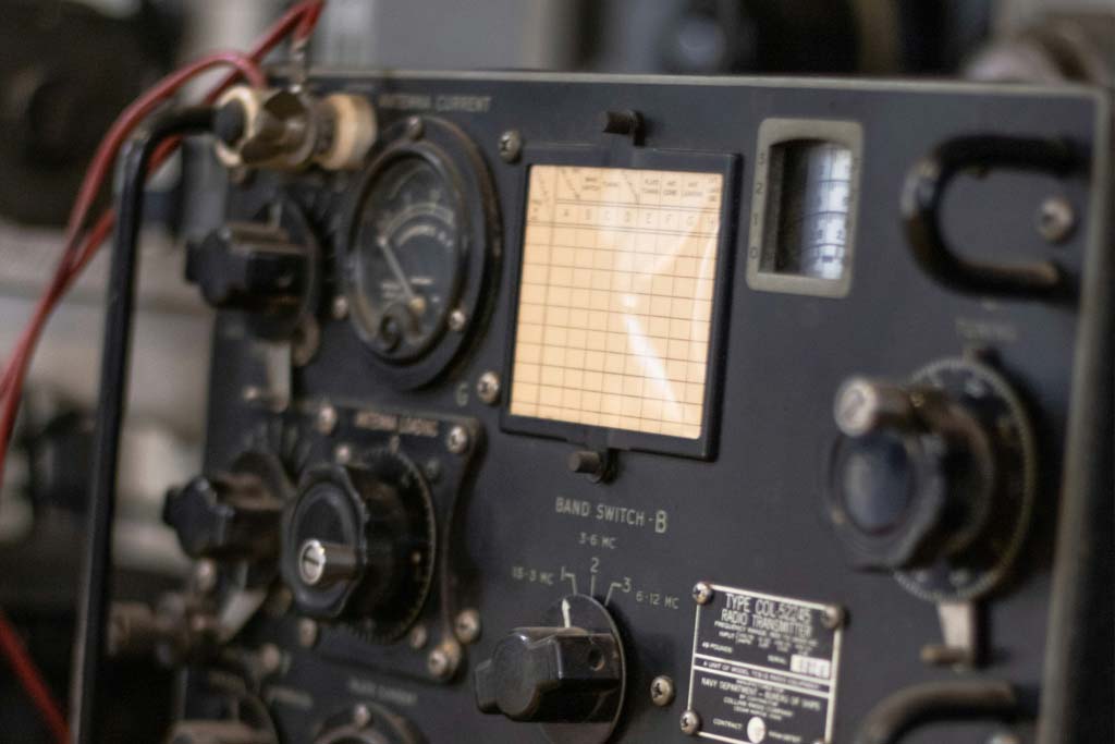 vintage ham radio with wires and knobs